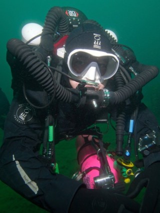 Mark Evans of Scuba Diver Magazine using the Hollis Prism 2 rebreather